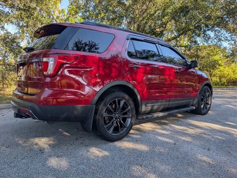 Used 2017 Ford Explorer XLT w/ Equipment Group 202A image 9