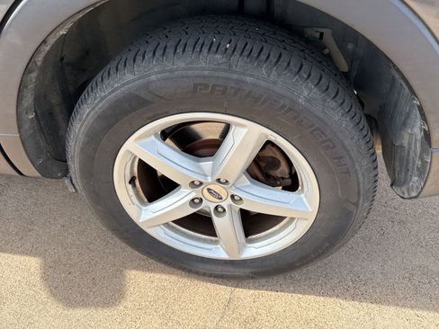 Used 2017 Ford Explorer XLT w/ Equipment Group 201A image 10