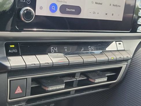 Used 2025 Toyota Camry SE FWD image 30