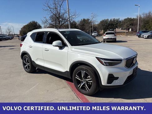 Certified 2025 Volvo XC40 B5 Core image 3
