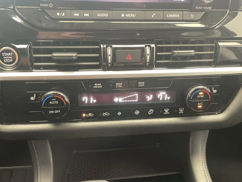 Used 2024 Nissan Pathfinder SV image 20