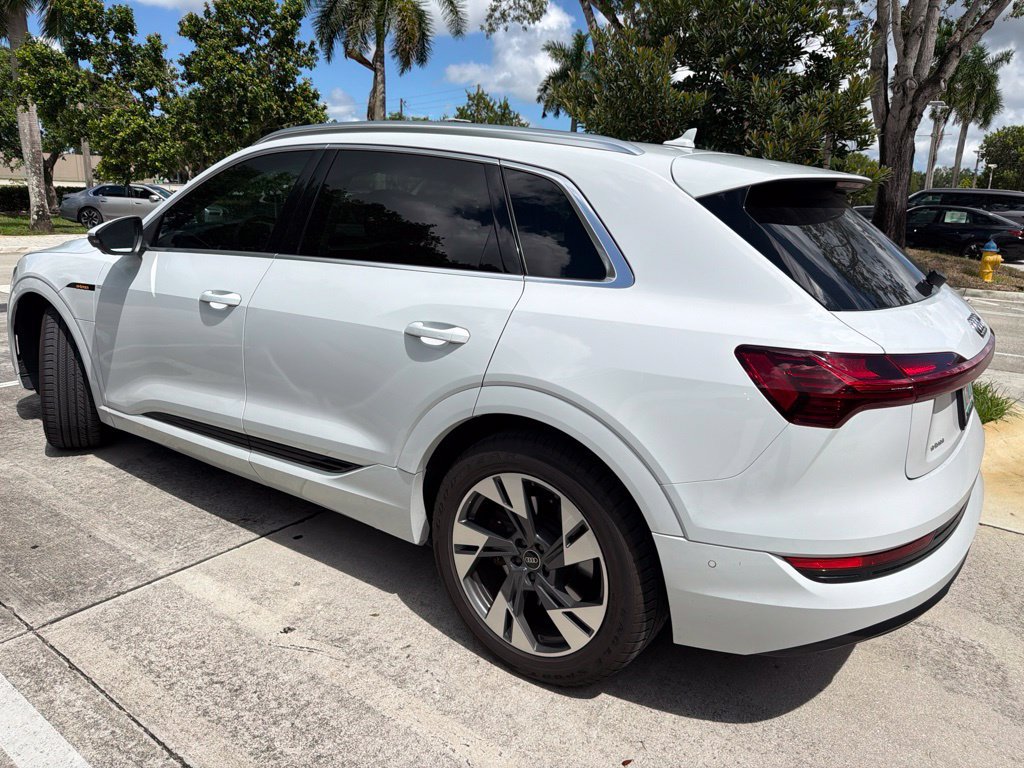 Used 2022 Audi e-tron Premium Plus AWD/4WD image 5