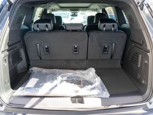New 2026 GMC Acadia AT4 w/ Luxury Package AWD/4WD image 33