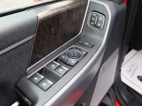 Used 2024 Ford F350 Lariat w/ Chrome Package image 33