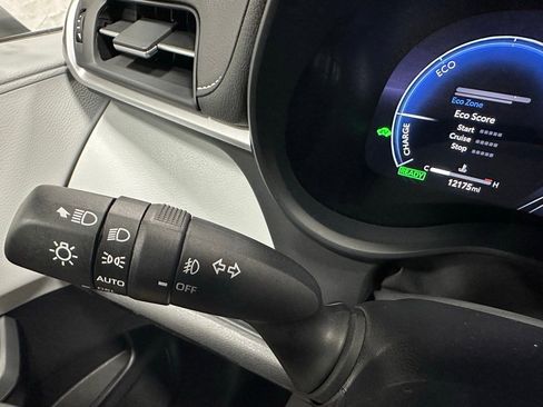 Used 2025 Toyota Sienna XSE image 21