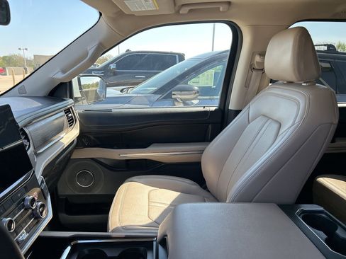 Used 2024 Ford Expedition Limited image 8