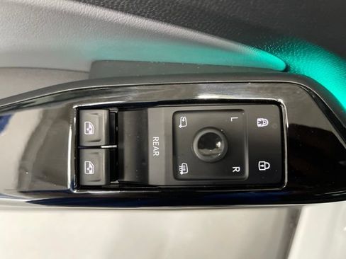 Certified 2023 Volkswagen ID.4 Pro S Plus AWD/4WD image 28