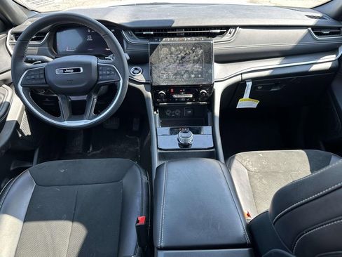 Used 2024 Jeep Grand Cherokee Altitude image 13