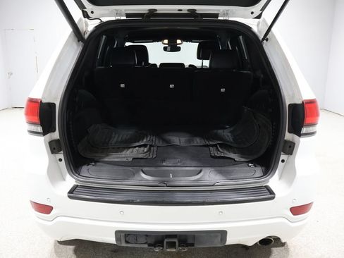 Used 2018 Jeep Grand Cherokee Altitude AWD/4WD image 13