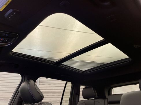 New 2025 Jeep Grand Cherokee Limited w/ Luxury Tech Group II image 15