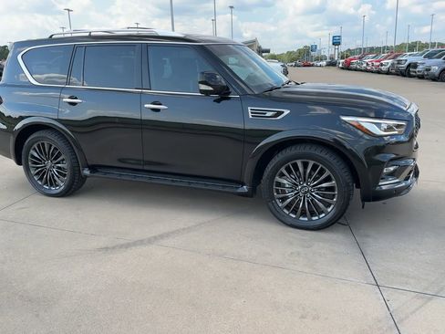 Used 2024 INFINITI QX80 Premium Select w/ All-Season Package RWD image 2