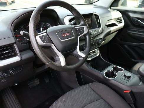 Used 2024 GMC Terrain SLE image 3