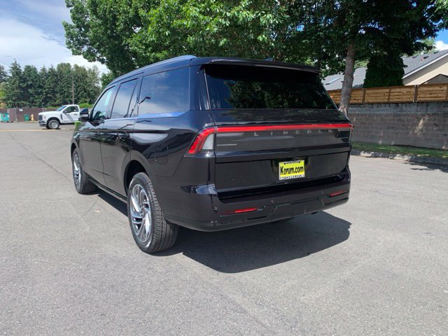 New 2026 Lincoln Navigator Reserve AWD/4WD image 3