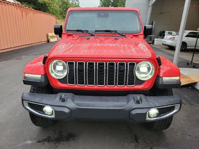 Used 2025 Jeep Wrangler Unlimited Sahara AWD/4WD image 2