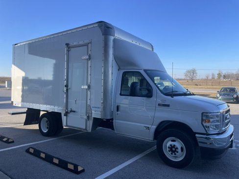 Used 2023 Ford E-350 and Econoline 350 Super Duty w/ Power Windows & Locks Group image 4