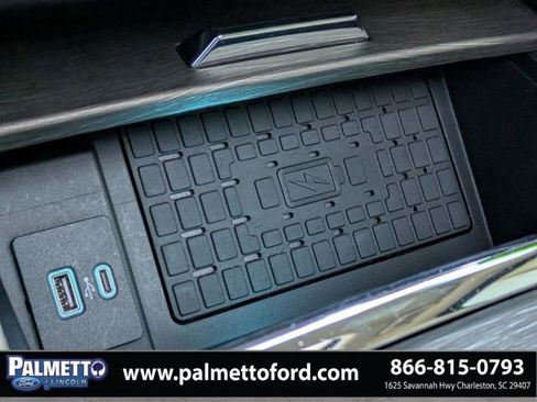 Used 2023 Ford Expedition Limited image 22