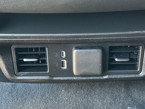 Certified 2025 GMC Sierra 1500 SLT image 15