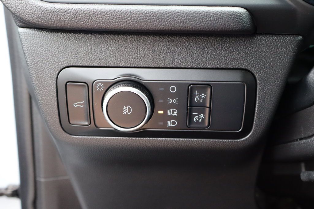 Used 2025 Ford Escape ST-Line Select AWD/4WD image 28