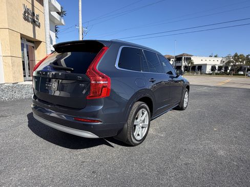 Certified 2022 Volvo XC90 T5 Momentum image 3