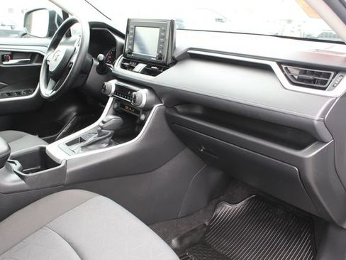 Certified 2022 Toyota RAV4 XLE FWD image 28