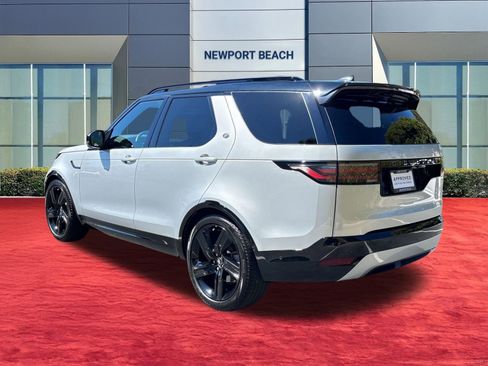 Used 2024 Land Rover Discovery Dynamic SE image 3