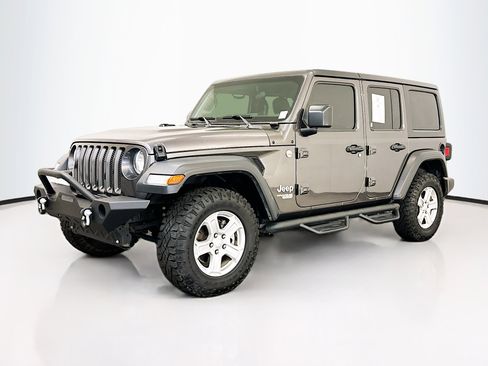 Used 2019 Jeep Wrangler Unlimited Sport S AWD/4WD image 3