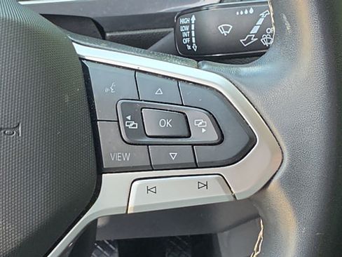 Used 2024 Volkswagen Tiguan SE AWD/4WD image 16