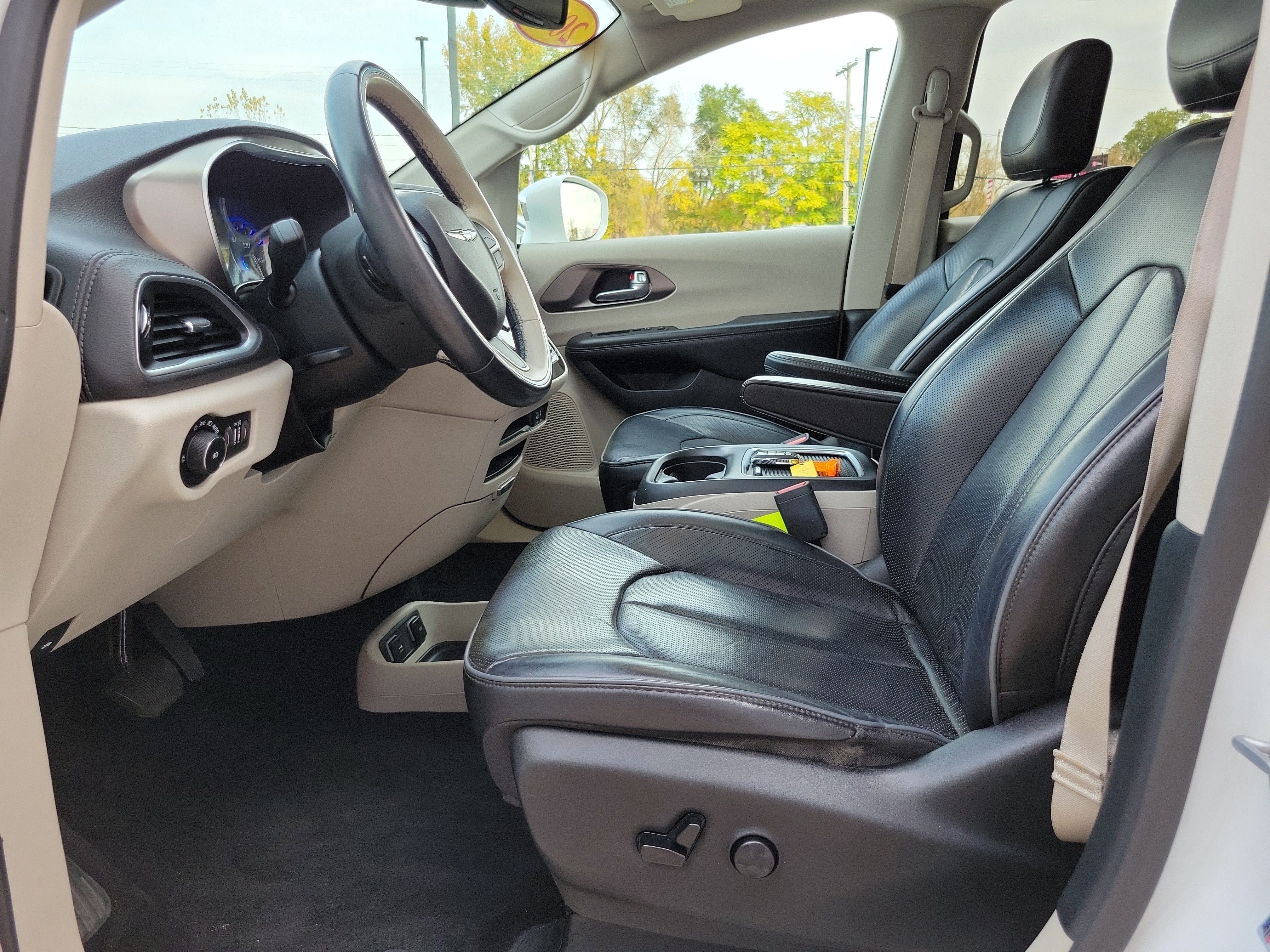 Used 2018 Chrysler Pacifica Limited FWD image 7