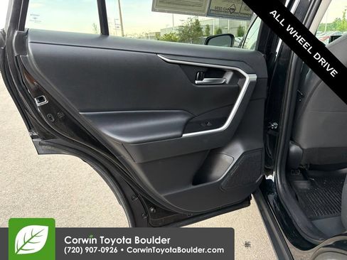 Used 2021 Toyota RAV4 XLE AWD/4WD image 18