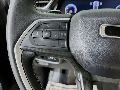Used 2023 Jeep Grand Cherokee Laredo RWD image 15