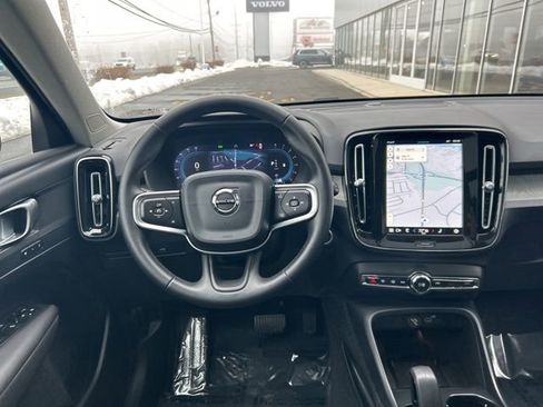 Certified 2025 Volvo XC40 B5 Core image 18