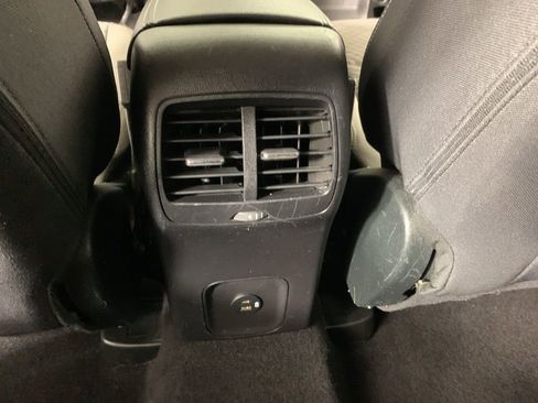 Used 2022 Ford Escape SE image 30