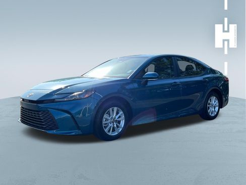 Used 2026 Toyota Camry LE w/ Convenience Package FWD image 3