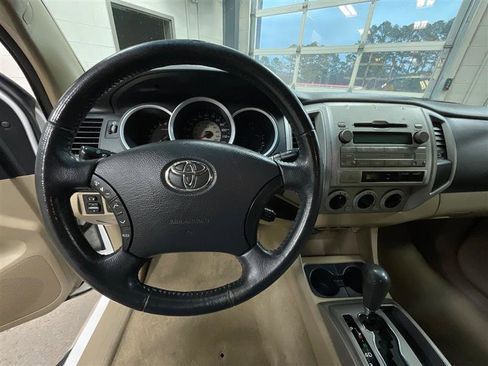 Used 2010 Toyota Tacoma PreRunner image 14