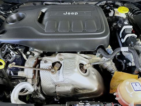 Used 2019 Jeep Cherokee Limited AWD/4WD image 9