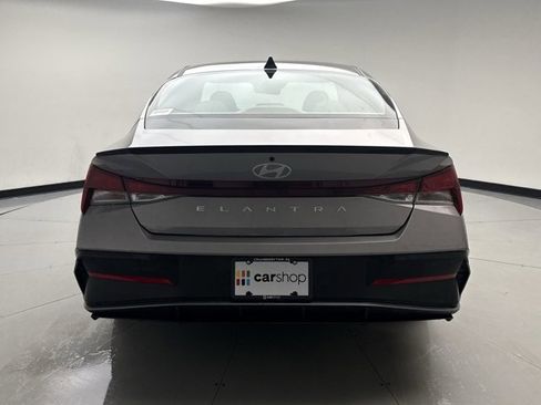 Used 2025 Hyundai Elantra Sport FWD image 4