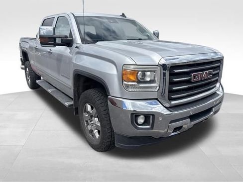 Used 2015 GMC Sierra 2500 SLT w/ Duramax Plus Package AWD/4WD image 8