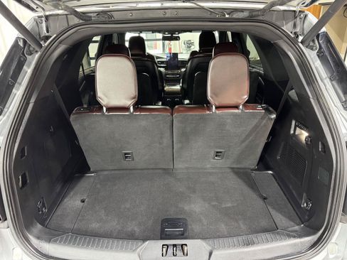 Used 2020 Ford Explorer Platinum w/ Premium Technology Package AWD/4WD image 40
