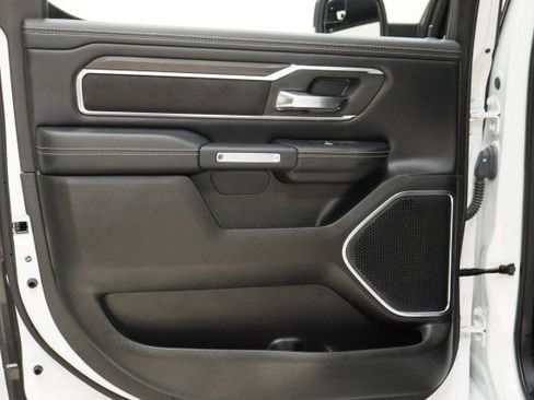 Used 2025 RAM 1500 Laramie AWD/4WD image 32