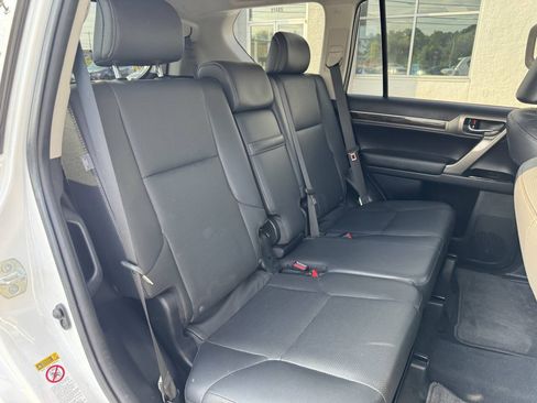 Used 2016 Lexus GX 460 w/ Comfort Package AWD/4WD image 10