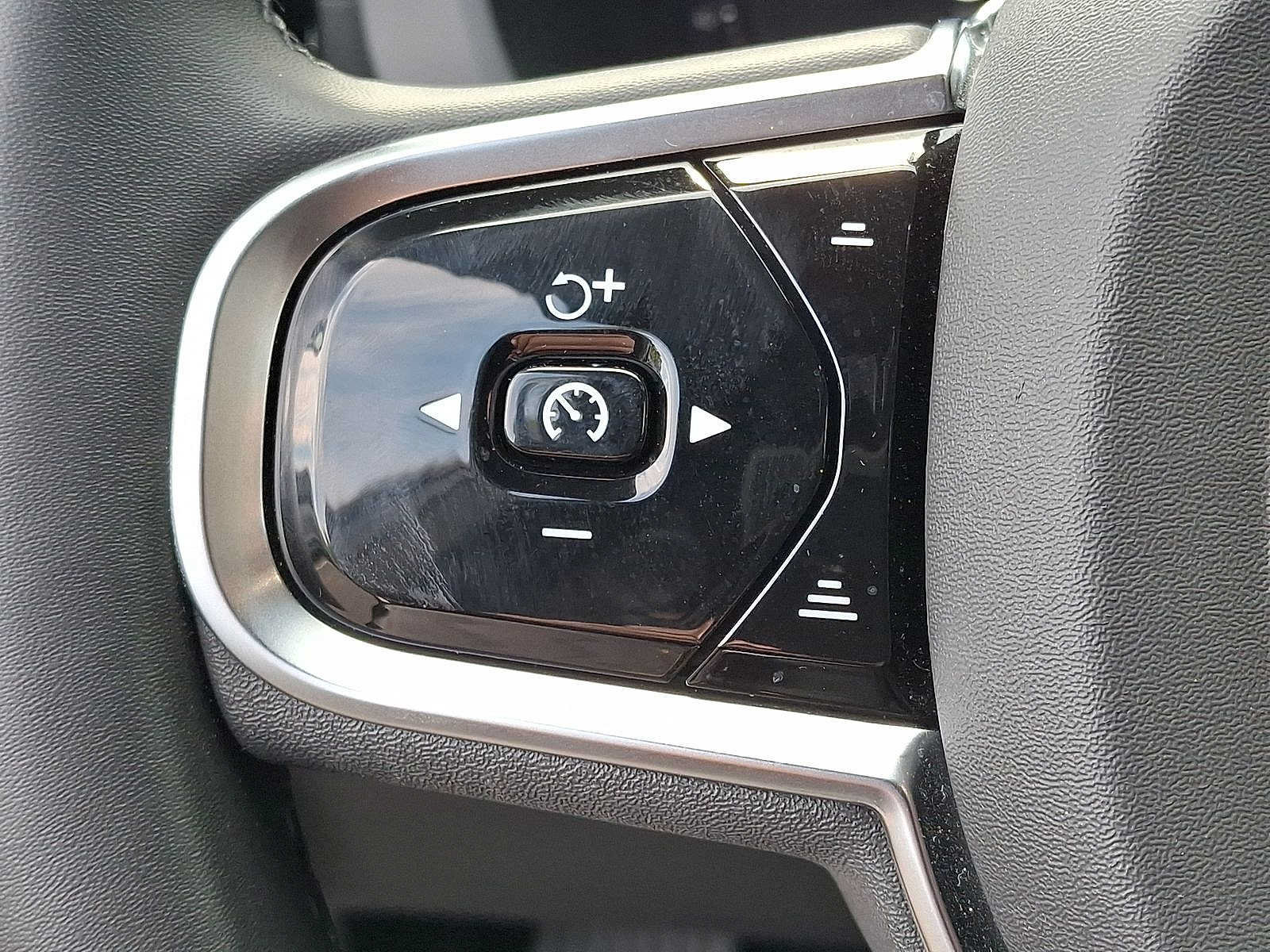 Used 2023 Volvo XC60 T8 Ultimate w/ Climate Package AWD/4WD image 23