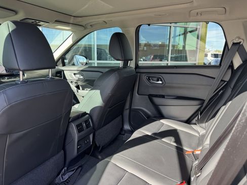 Used 2024 Nissan Rogue SL w/ SL Premium Package image 38