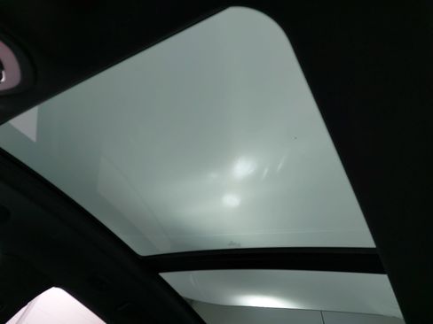Certified 2023 Porsche Macan AWD/4WD image 32