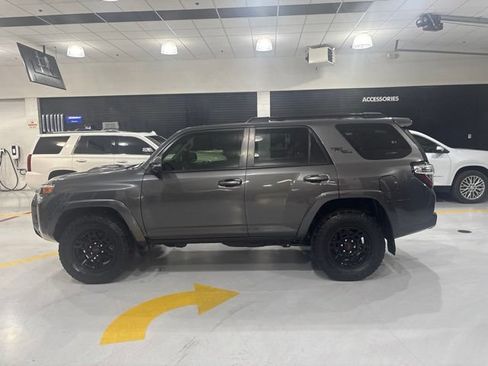 Used 2019 Toyota 4Runner TRD Off-Road Premium AWD/4WD image 5