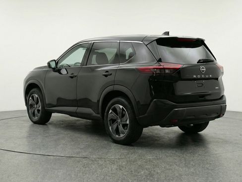 Used 2025 Nissan Rogue SV image 5