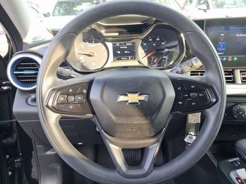 Used 2024 Chevrolet Trax LS w/ LS Convenience Package FWD image 15