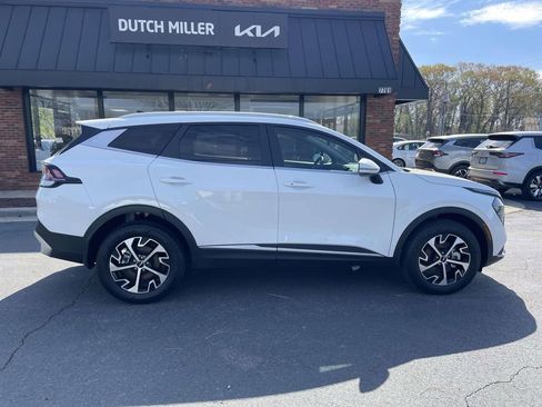 Used 2025 Kia Sportage EX image 8