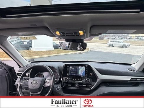 Used 2022 Toyota Highlander XLE image 19
