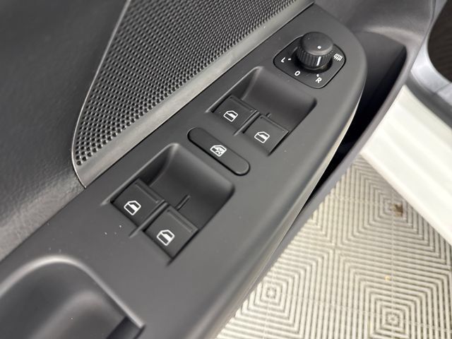 Used 2014 Volkswagen Jetta SE FWD image 29