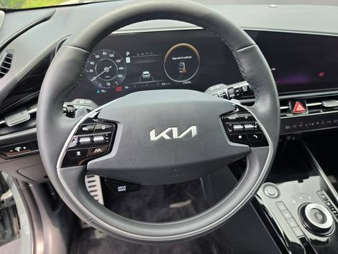 Used 2024 Kia Niro Wave w/ Wave Preserve Package FWD image 23